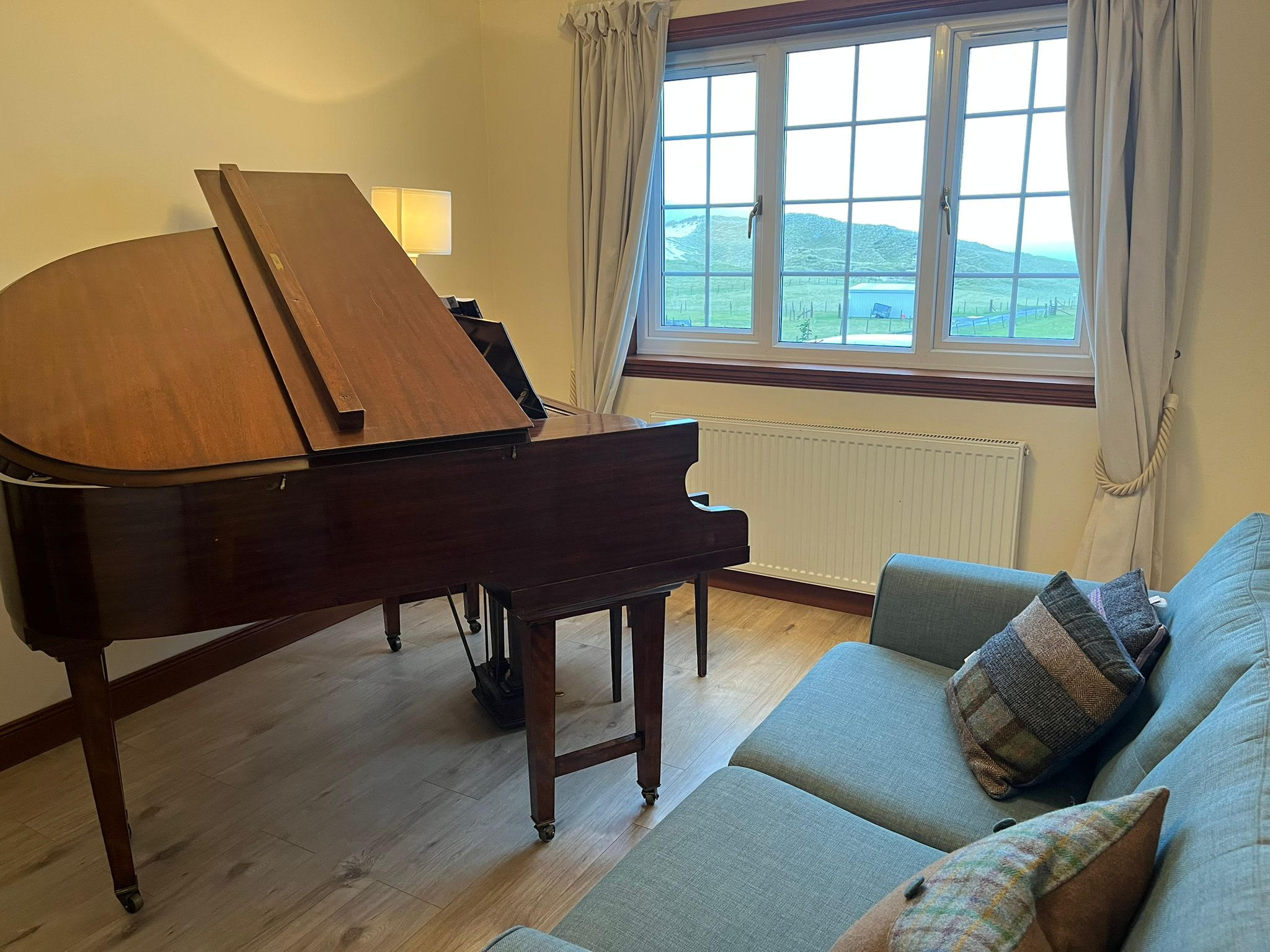 Piano room at Cairinis
